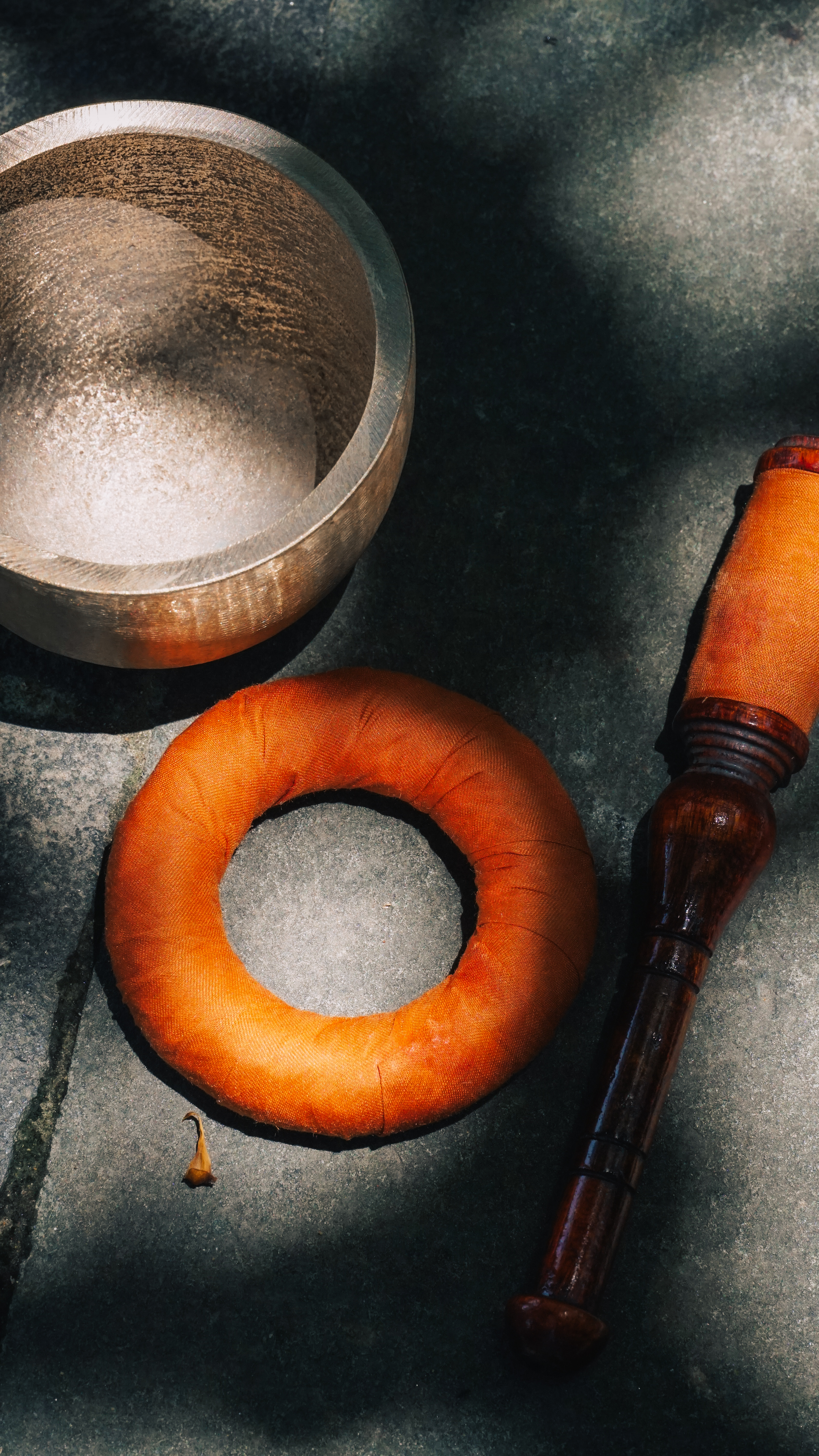 Hue ceremonial singing bowl
